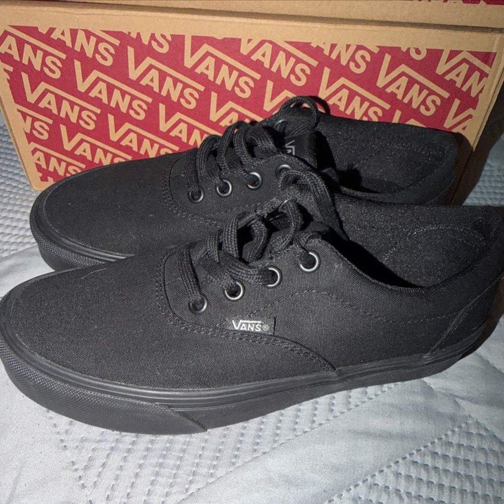 Vans women's Authentic Core Classics - Black 6